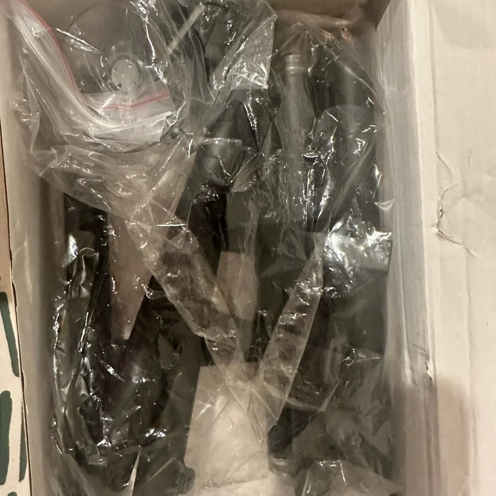 🐾 Adjustable Dog Bowl Stand – New in Box
